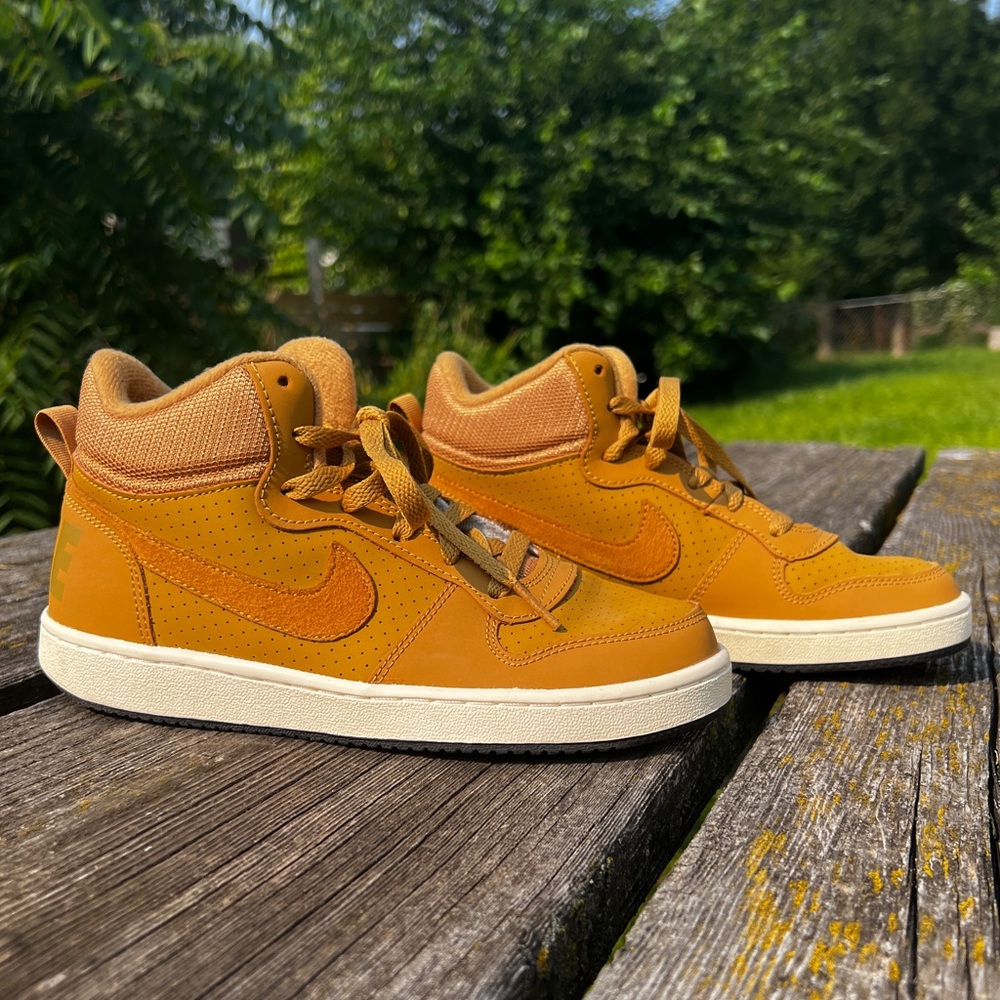 Nike Court Borough Mid
'Yellow Wheat' high top sneakers